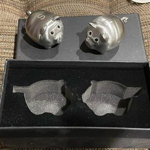 Pigs salt and pepper shakers, new with box